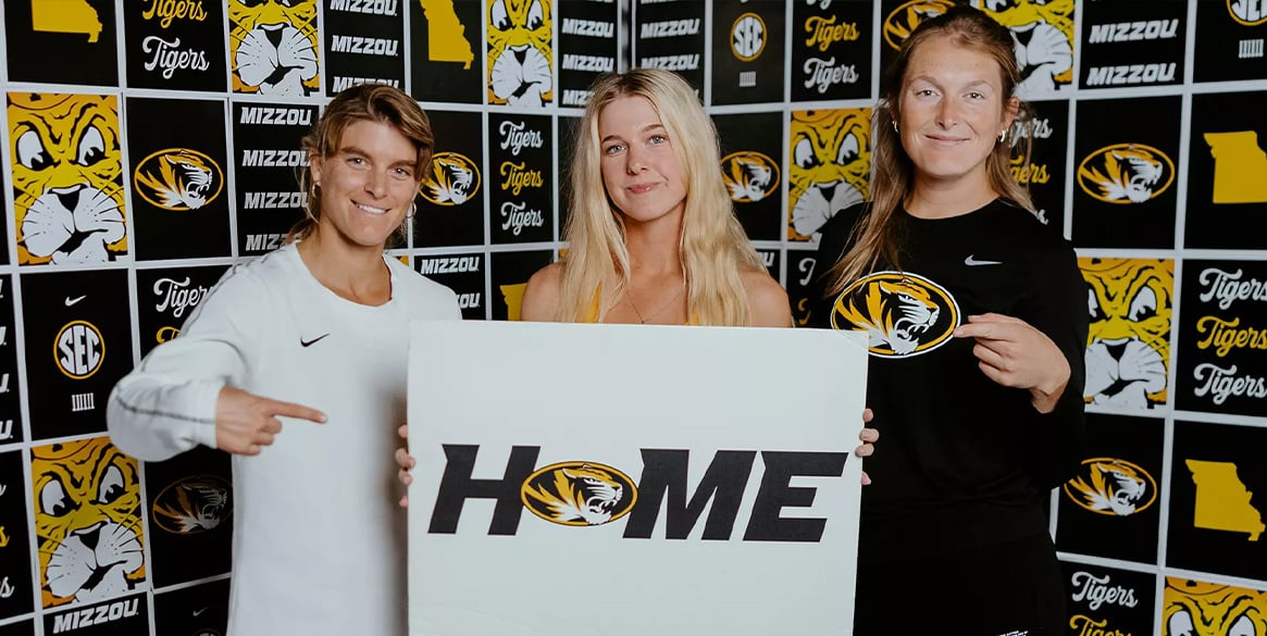 Alex Ackman Signs with the University of Missouri on the women's tennis team